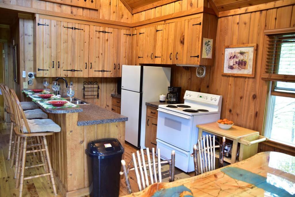 Quiet And Comfy 3Bed/2Bath - Chalet With Hot Tub. Cedar Zewnętrze zdjęcie