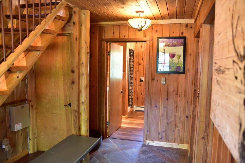 Quiet And Comfy 3Bed/2Bath - Chalet With Hot Tub. Cedar Zewnętrze zdjęcie