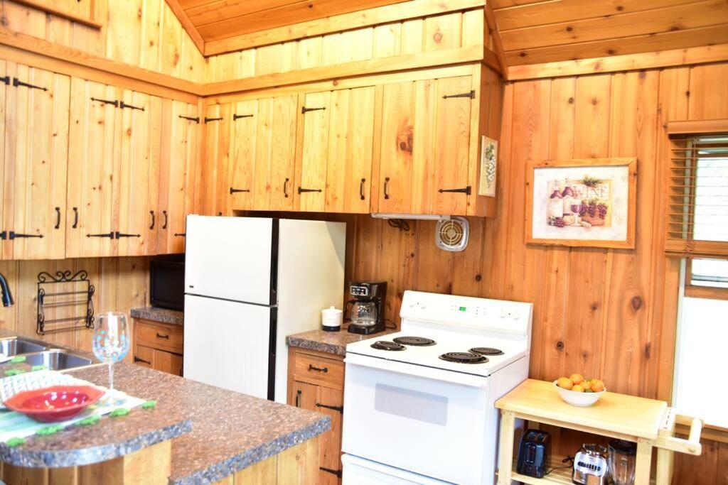 Quiet And Comfy 3Bed/2Bath - Chalet With Hot Tub. Cedar Zewnętrze zdjęcie