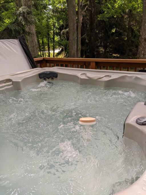 Quiet And Comfy 3Bed/2Bath - Chalet With Hot Tub. Cedar Zewnętrze zdjęcie
