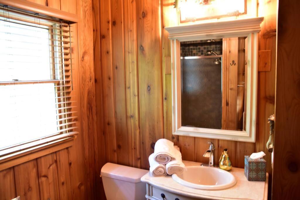 Quiet And Comfy 3Bed/2Bath - Chalet With Hot Tub. Cedar Zewnętrze zdjęcie