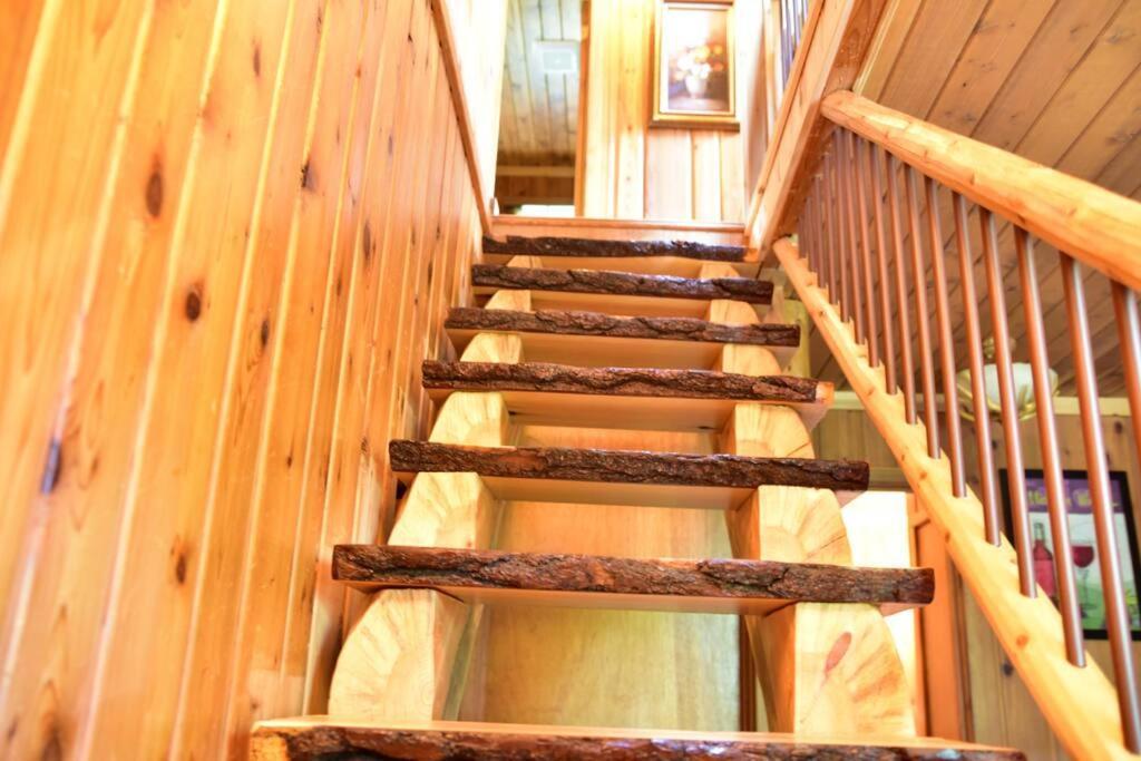Quiet And Comfy 3Bed/2Bath - Chalet With Hot Tub. Cedar Zewnętrze zdjęcie