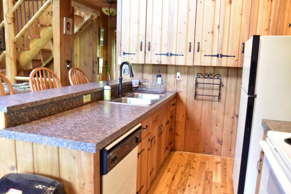 Quiet And Comfy 3Bed/2Bath - Chalet With Hot Tub. Cedar Zewnętrze zdjęcie