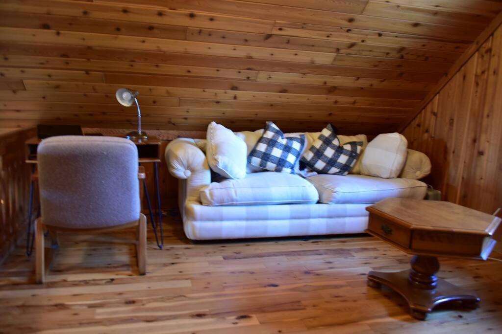 Quiet And Comfy 3Bed/2Bath - Chalet With Hot Tub. Cedar Zewnętrze zdjęcie